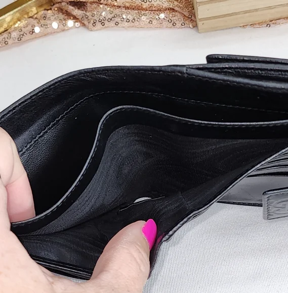 Gucci GG Guccissima Lambskin French flap Bifold Wallet PRISTINE CONDITION W/ Box - Picture 14 of 17